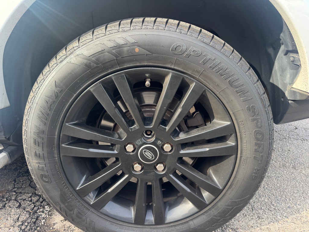 2015 Land Rover LR4 Image 38