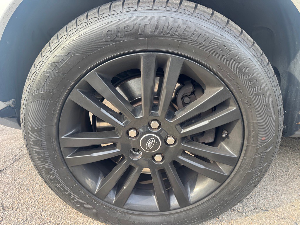 2015 Land Rover LR4 Image 39