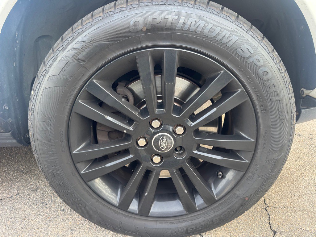 2015 Land Rover LR4 Image 40