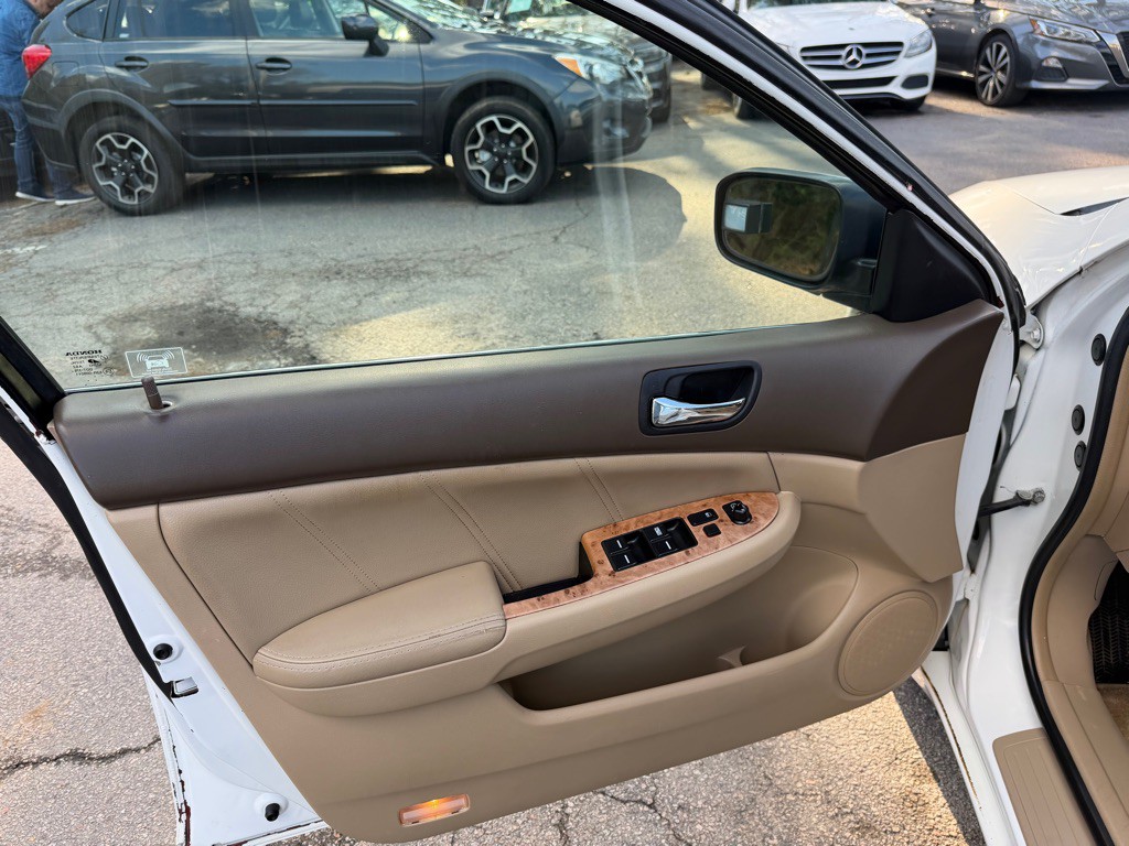 2005 Honda Accord Image 15