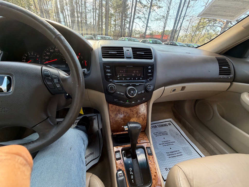 2005 Honda Accord Image 17