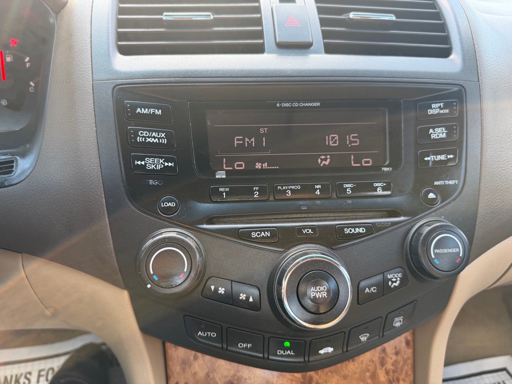 2005 Honda Accord Image 18