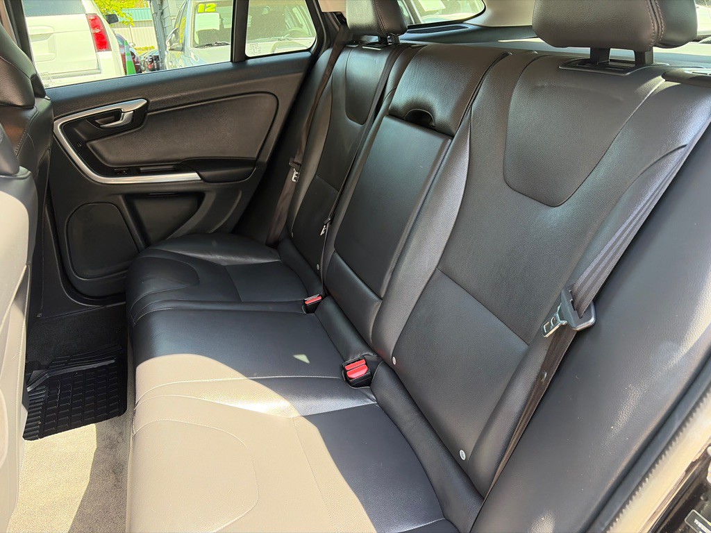 2015 Volvo V60 Image 10