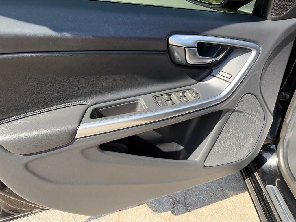 2015 Volvo V60 Image 11