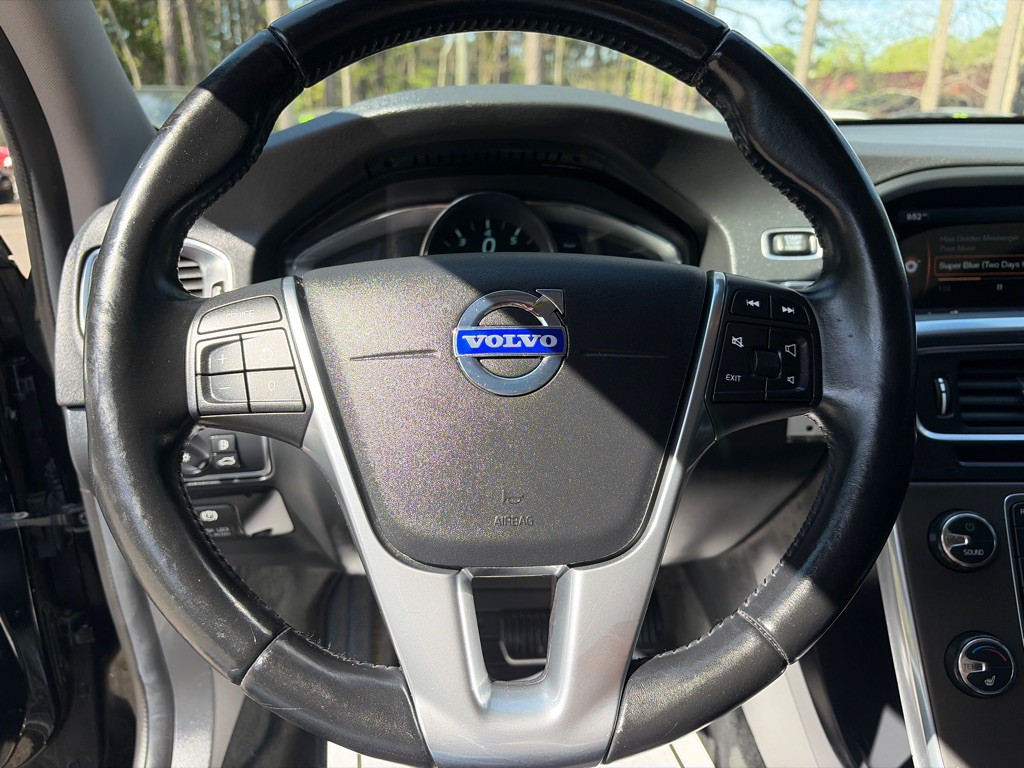 2015 Volvo V60 Image 14