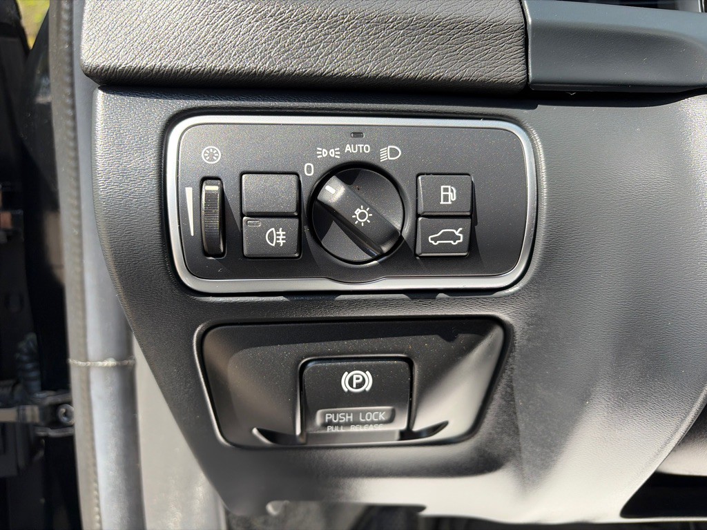 2015 Volvo V60 Image 17