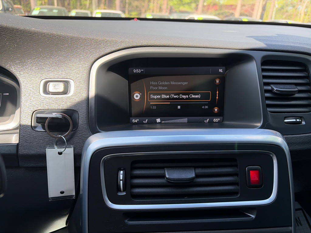 2015 Volvo V60 Image 18