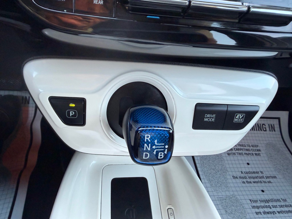 2016 Toyota Prius Image 18