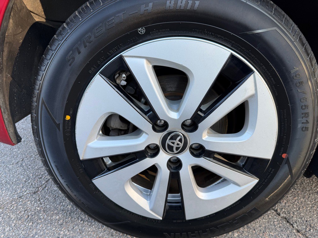 2016 Toyota Prius Image 35