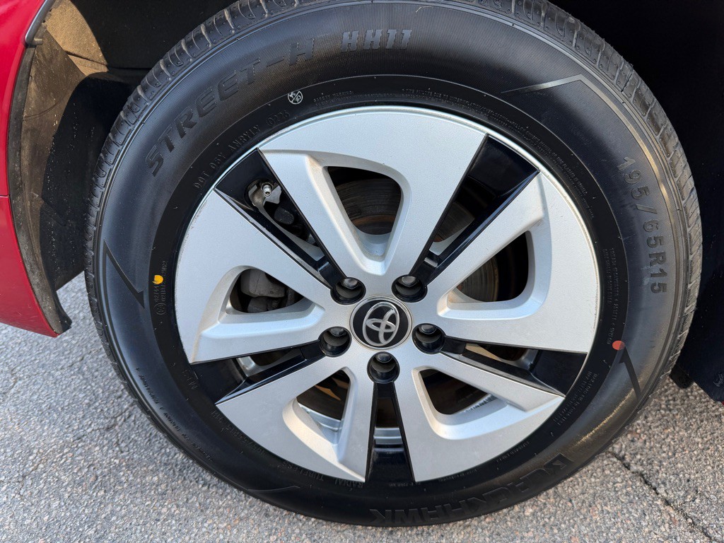 2016 Toyota Prius Image 36
