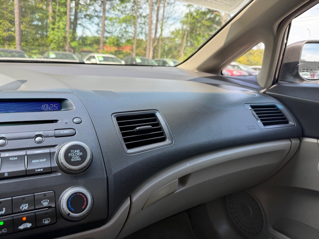 2011 Honda Civic Image 25