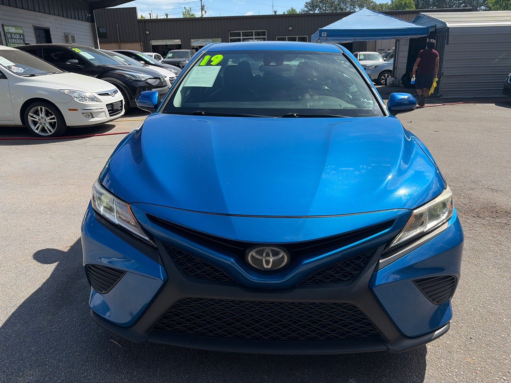 2019 Toyota Camry Image 2