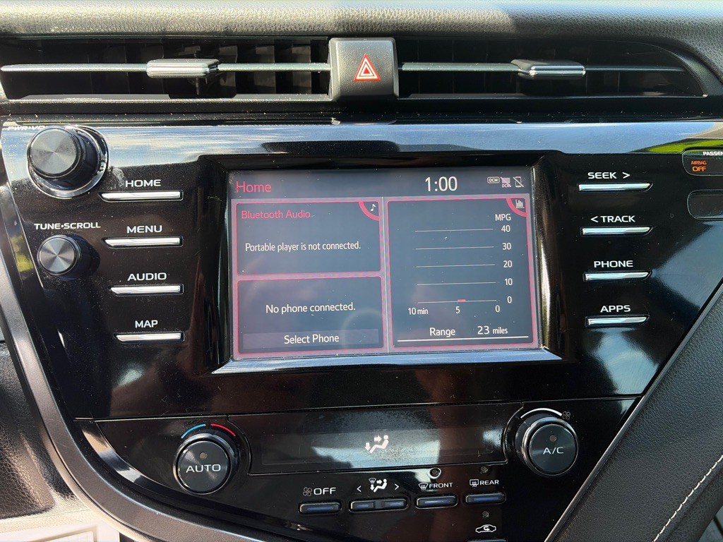 2019 Toyota Camry Image 17