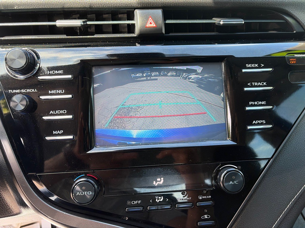 2019 Toyota Camry Image 18