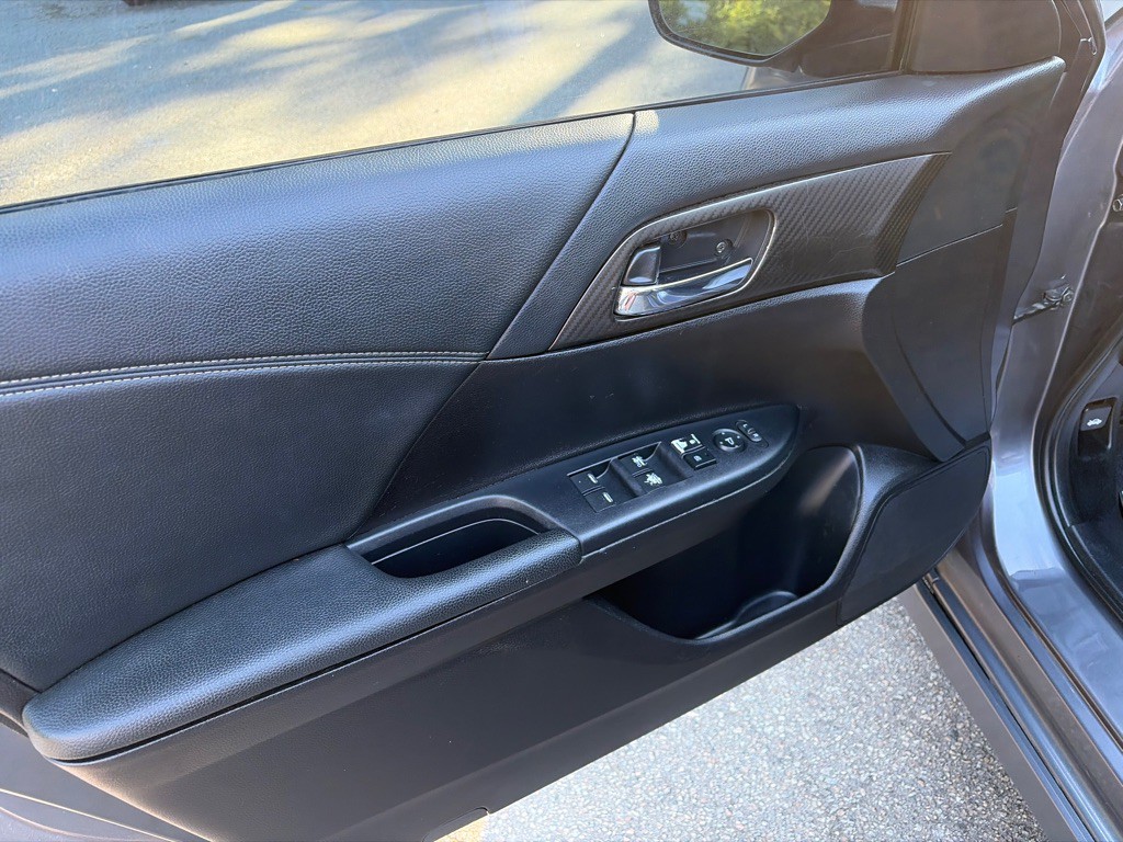 2017 Honda Accord Image 9