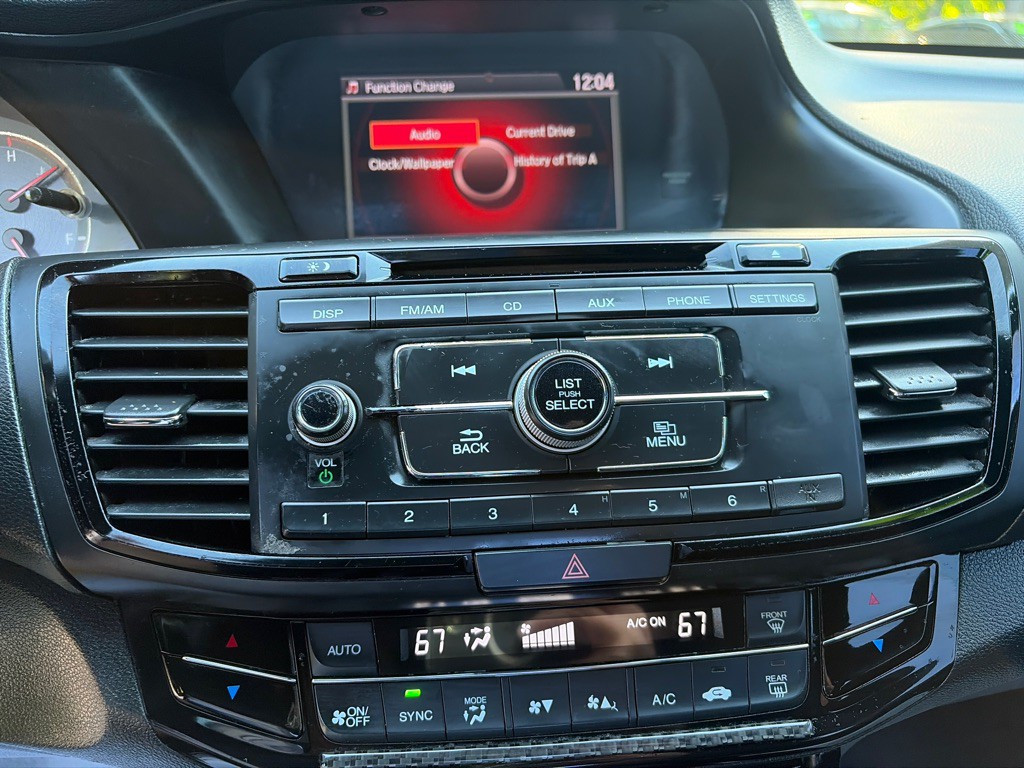 2017 Honda Accord Image 14