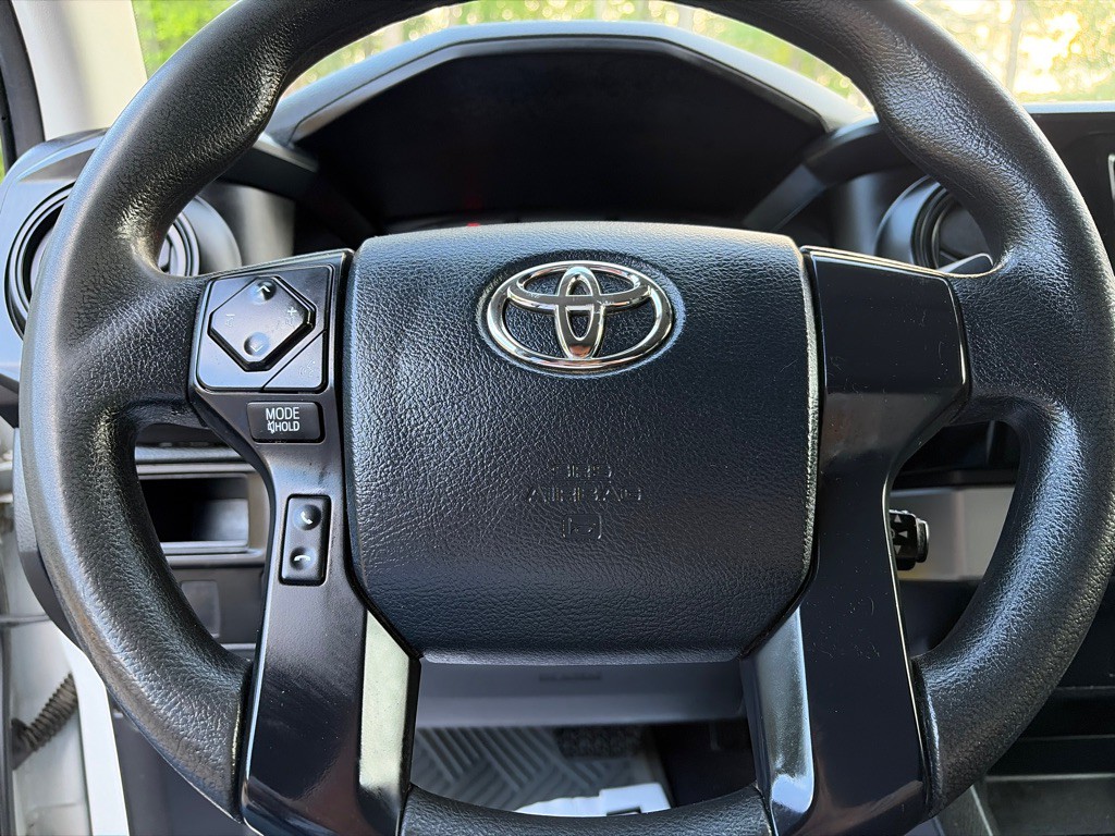 2016 Toyota Tacoma Image 8