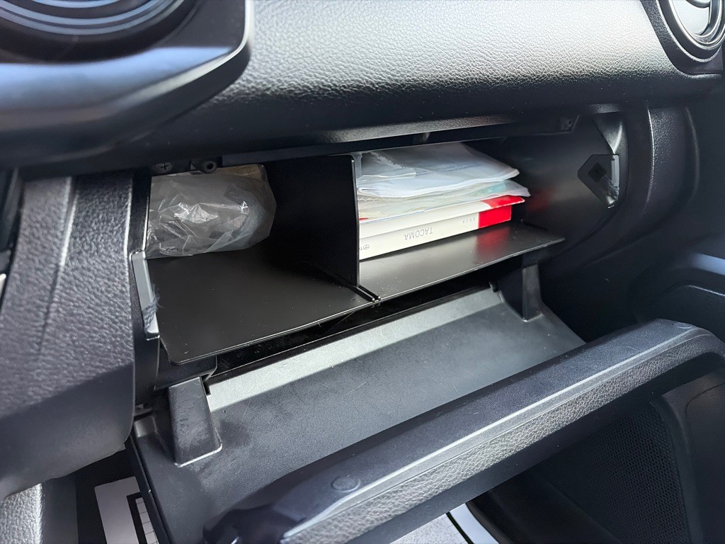 2016 Toyota Tacoma Image 16