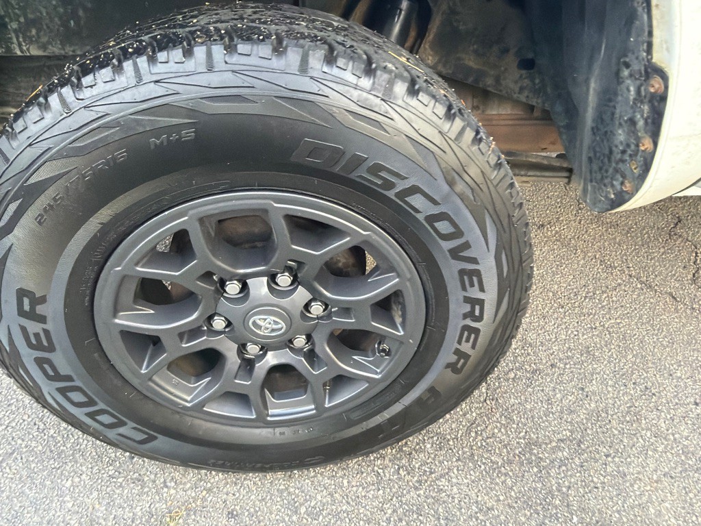 2016 Toyota Tacoma Image 19