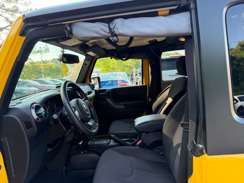 2015 Jeep Wrangler Image 16