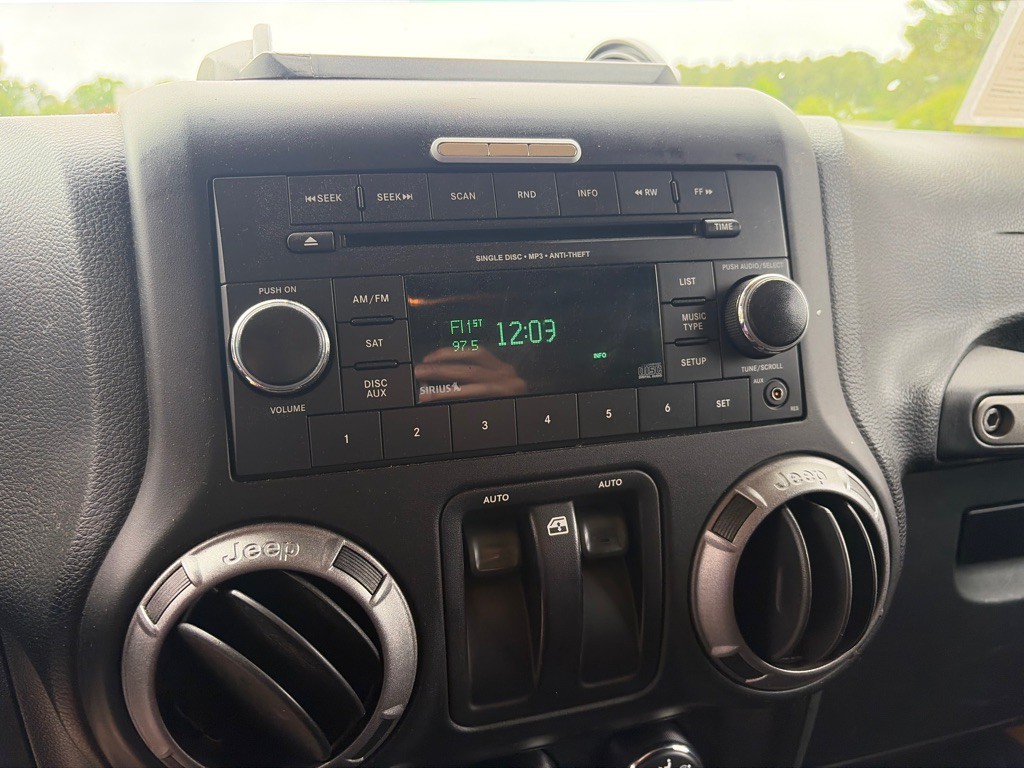 2015 Jeep Wrangler Image 22