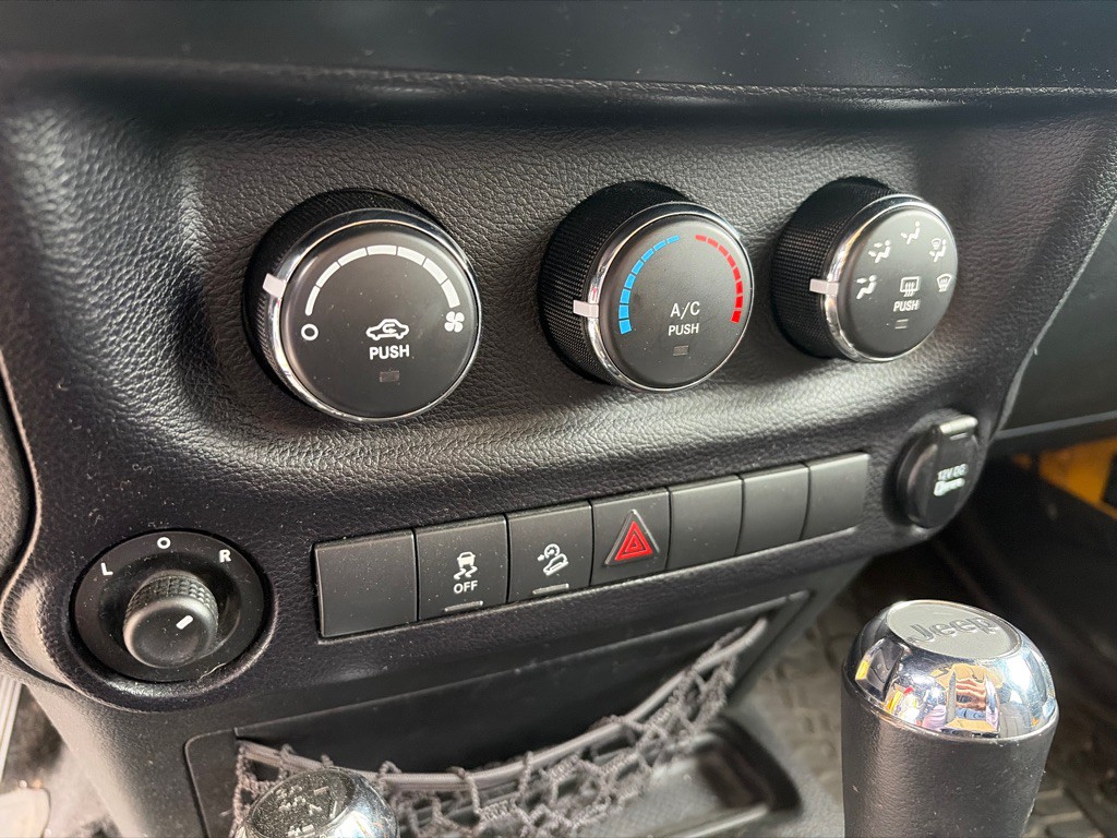 2015 Jeep Wrangler Image 23