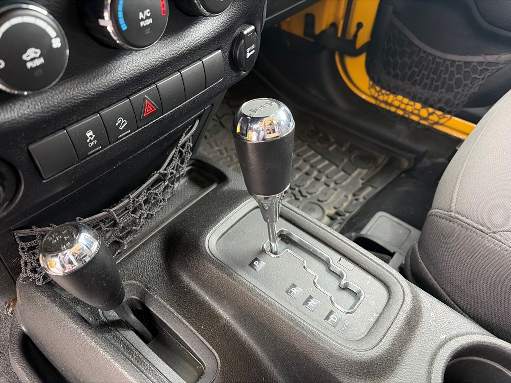 2015 Jeep Wrangler Image 24