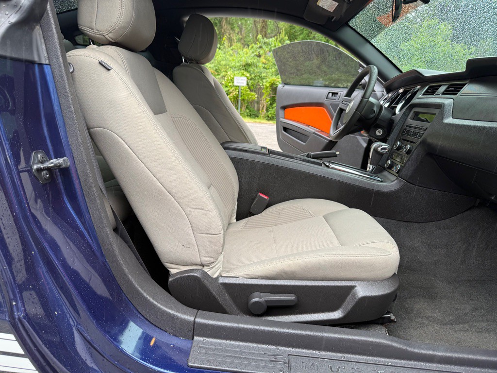 2012 Ford Mustang Image 28