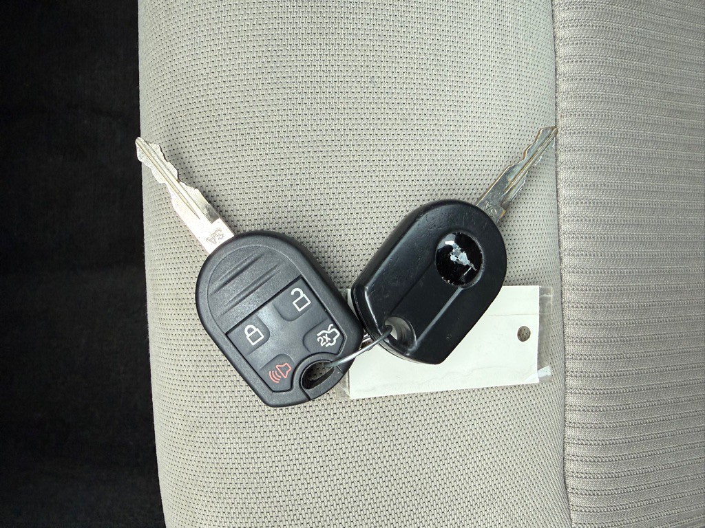 2012 Ford Mustang Image 31