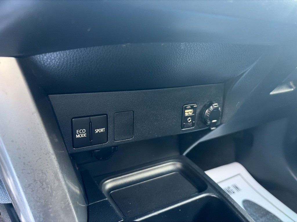 2017 Toyota Rav4 Image 18