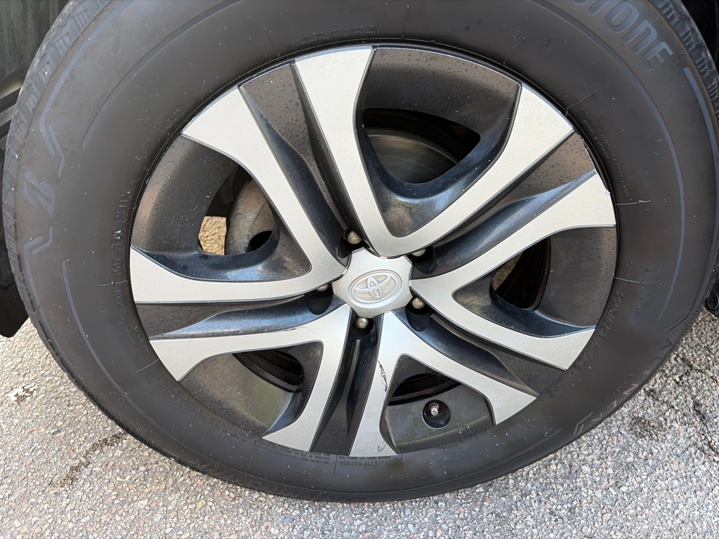 2017 Toyota Rav4 Image 25