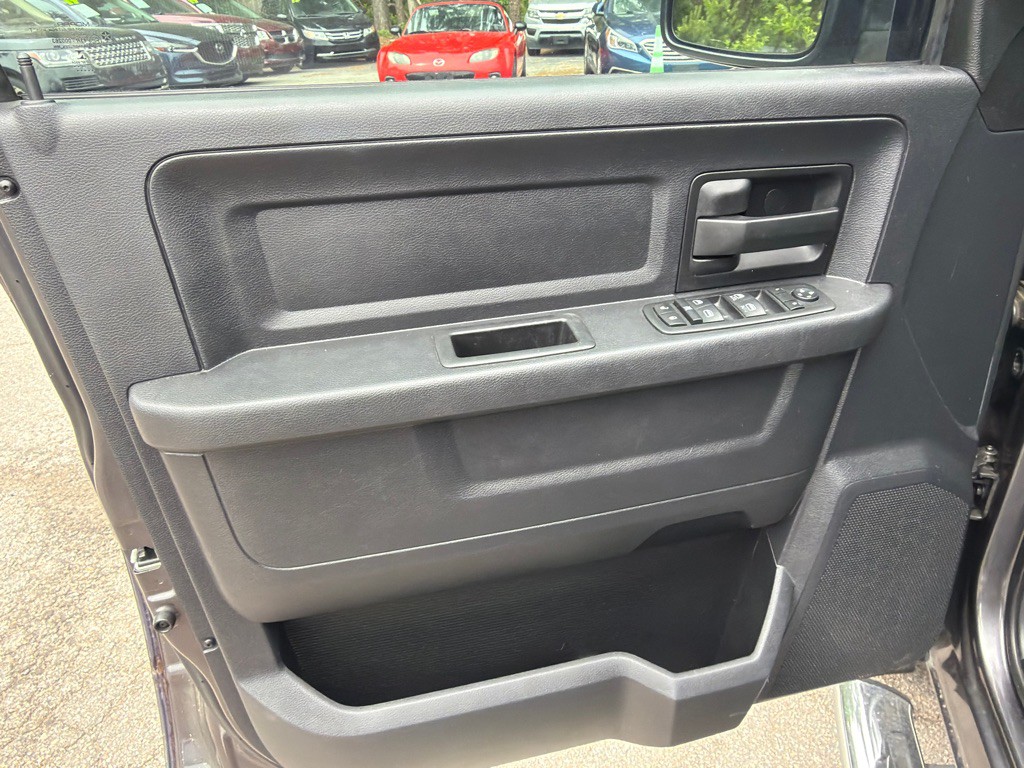 2015 RAM 1500 Image 9