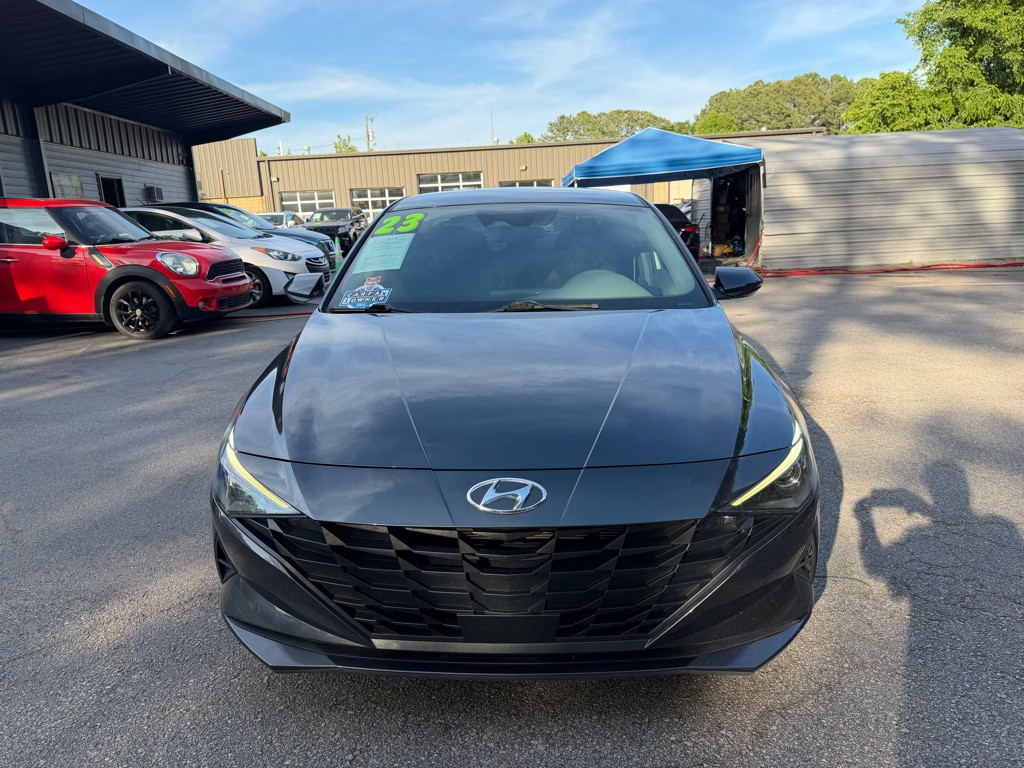 2023 Hyundai Elantra Image 2