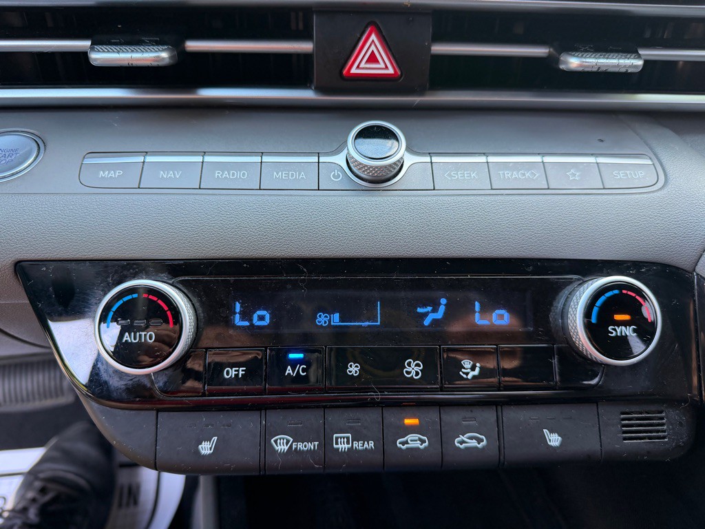2023 Hyundai Elantra Image 18