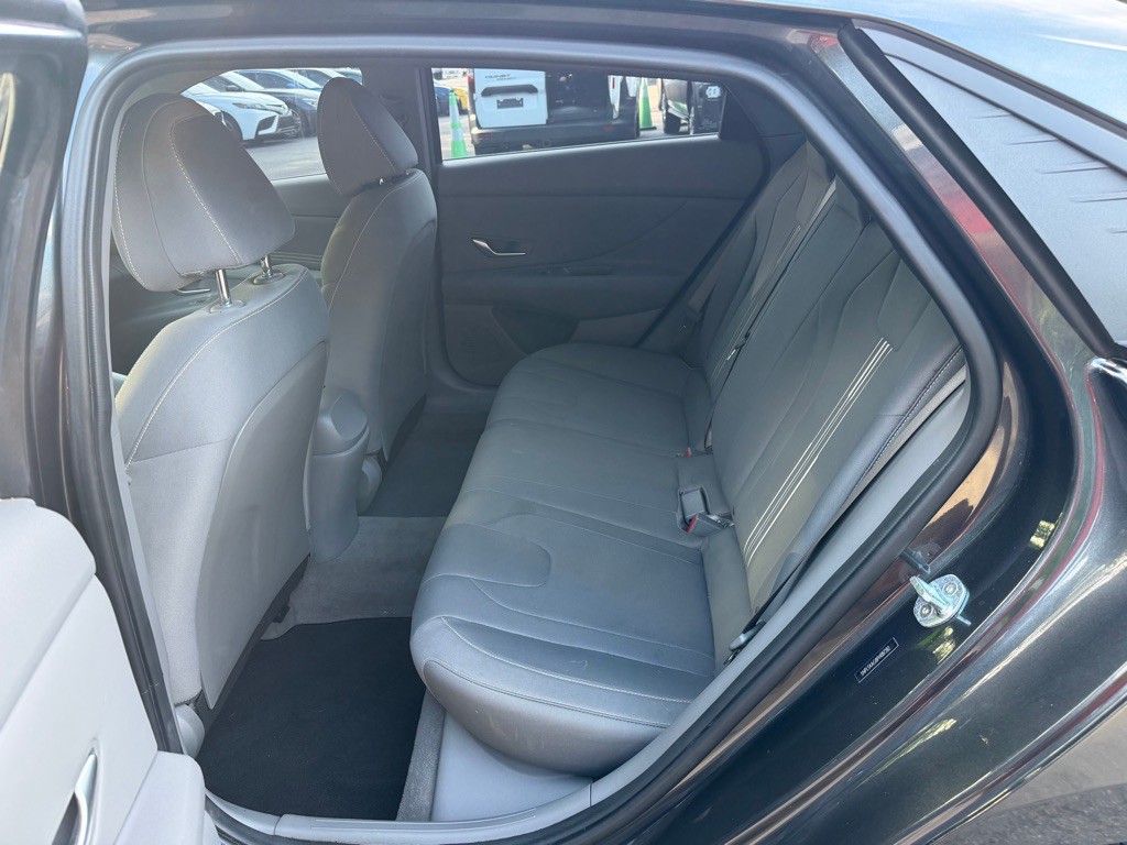 2023 Hyundai Elantra Image 32
