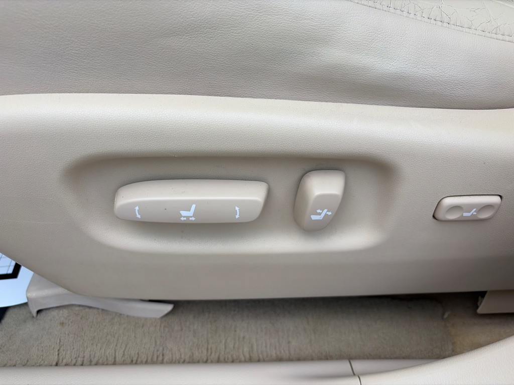 2012 Lexus RX Image 12