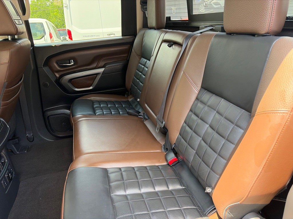 2018 Nissan Titan Image 11