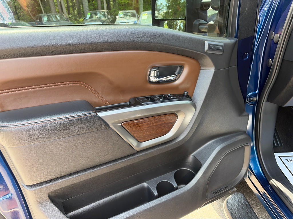 2018 Nissan Titan Image 12