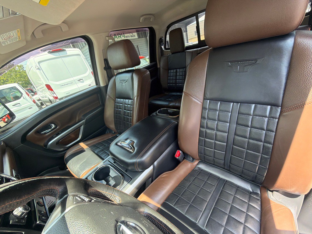 2018 Nissan Titan Image 16