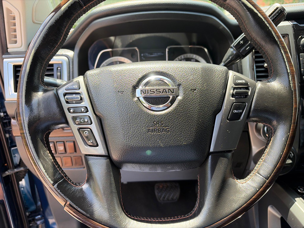 2018 Nissan Titan Image 17