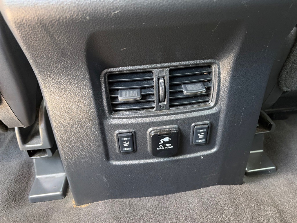 2018 Nissan Titan Image 32