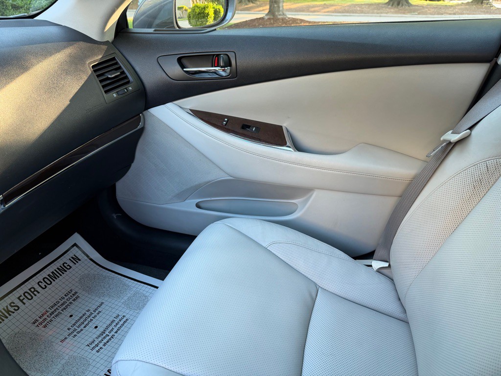 2012 Lexus ES Image 16