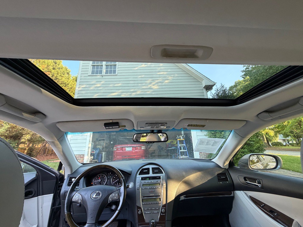 2012 Lexus ES Image 22