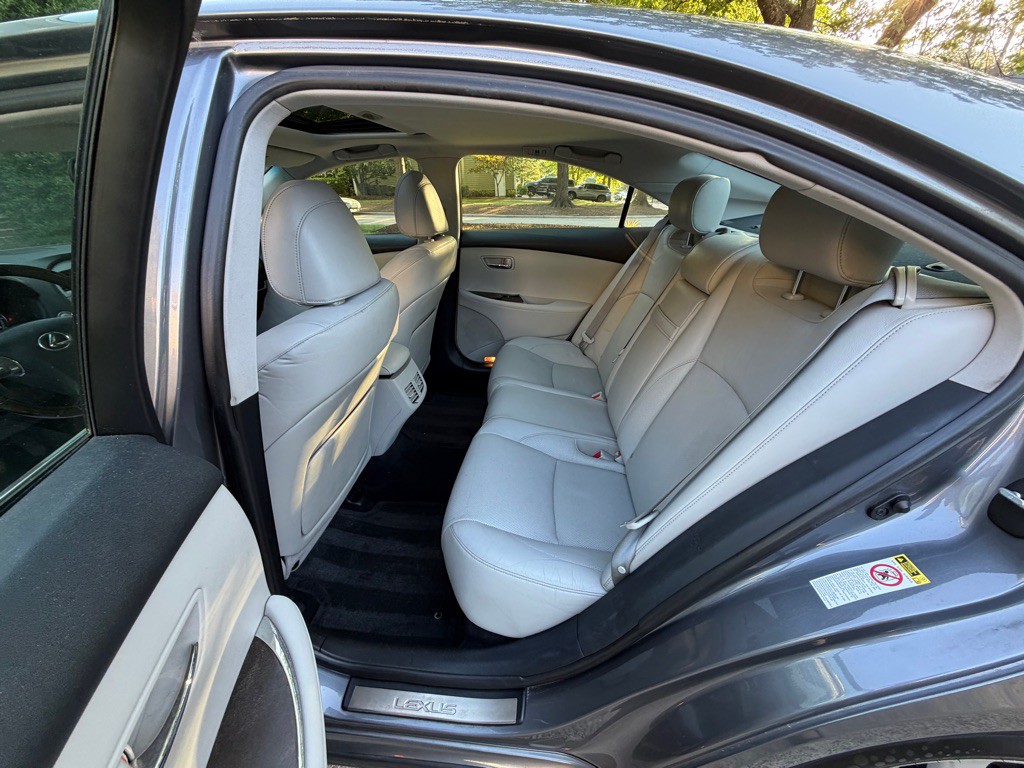 2012 Lexus ES Image 23