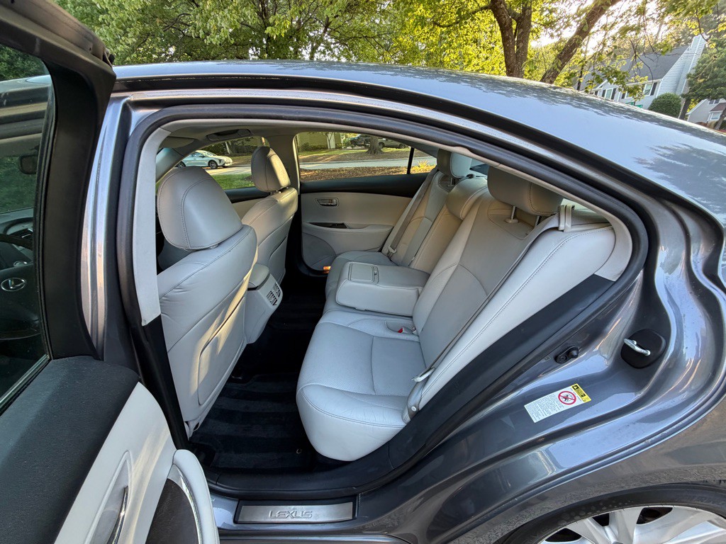 2012 Lexus ES Image 24