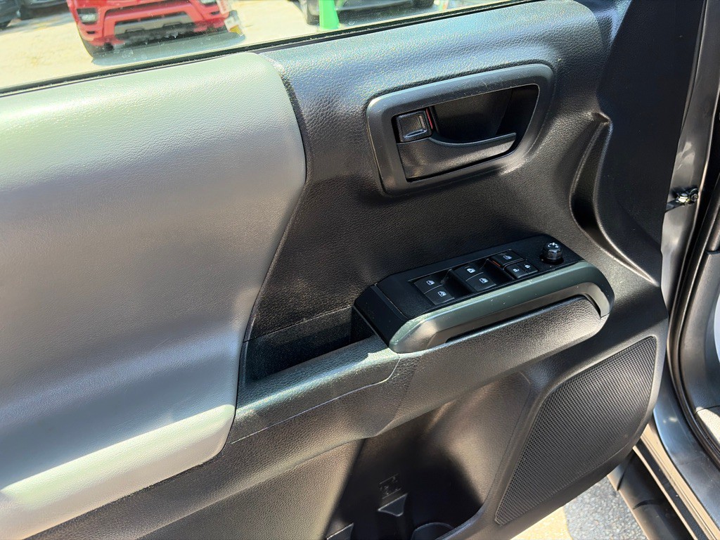 2020 Toyota Tacoma Image 10