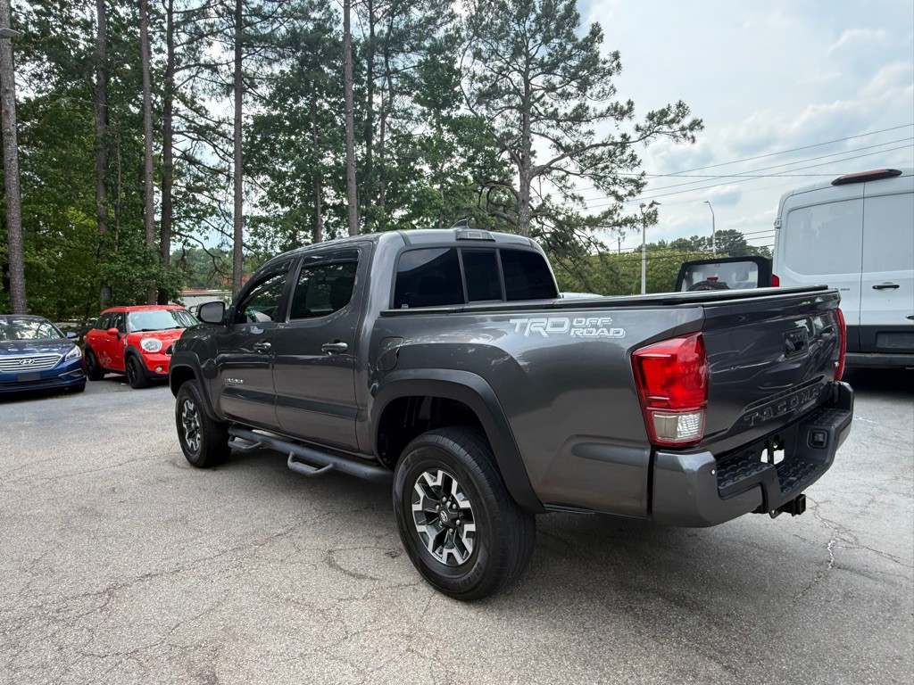 2016 Toyota Tacoma Image 10