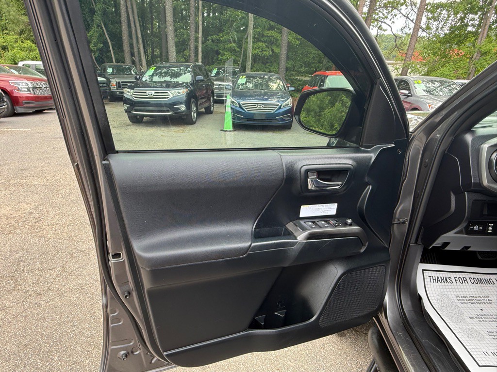 2016 Toyota Tacoma Image 12
