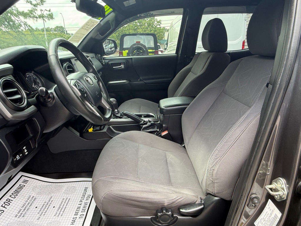 2016 Toyota Tacoma Image 13
