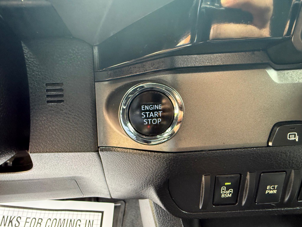 2016 Toyota Tacoma Image 15